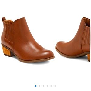 BORN
Lana Chelsea Boot
